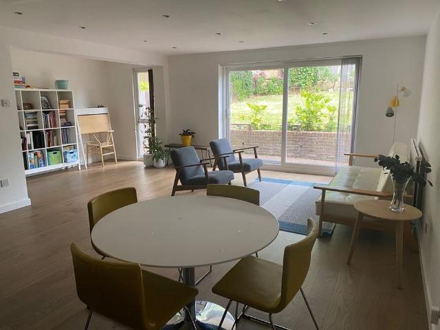 5 Bed Semi Detached House, Reynolds Way, CR0
