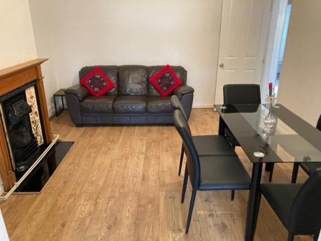 5 Bed Semi Detached House, Very Near Maple Grove Area, W5