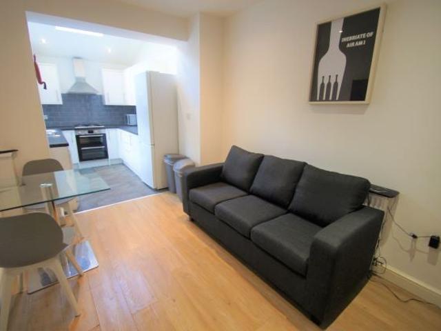 5 Bed Student Houseshare Property, Furnished