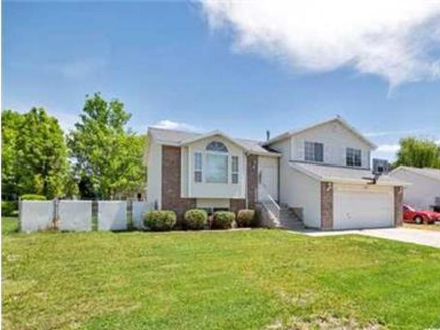 5 Bedroom 3 Bath Home in Clinton