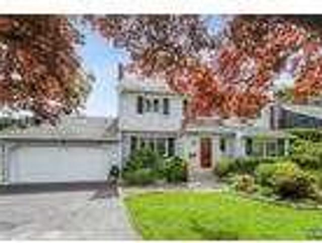 5 Bedroom 3 Bath In Bergenfield New Jersey 07621