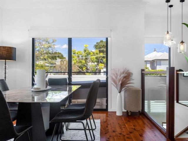 5 Bedroom 3 Bathroom Home Fully Furnished All Bills Incl