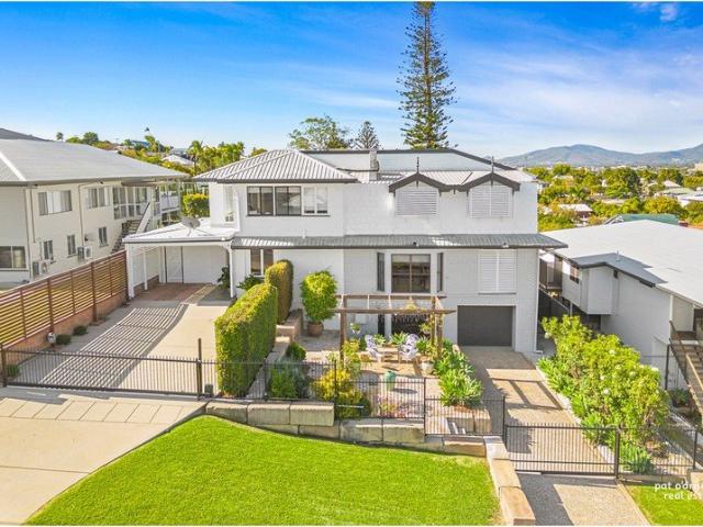 Stunning City Views, 5 Bedrooms & Space for the Whole Family.