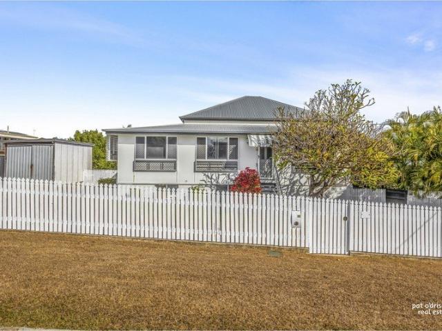 5 bedroom, 3 bathroom Queenslander on Quarter of an Acre.