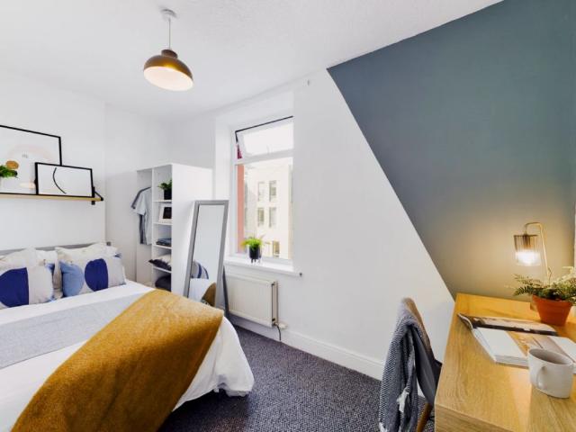 5 Bedroom, 1 Bathroom