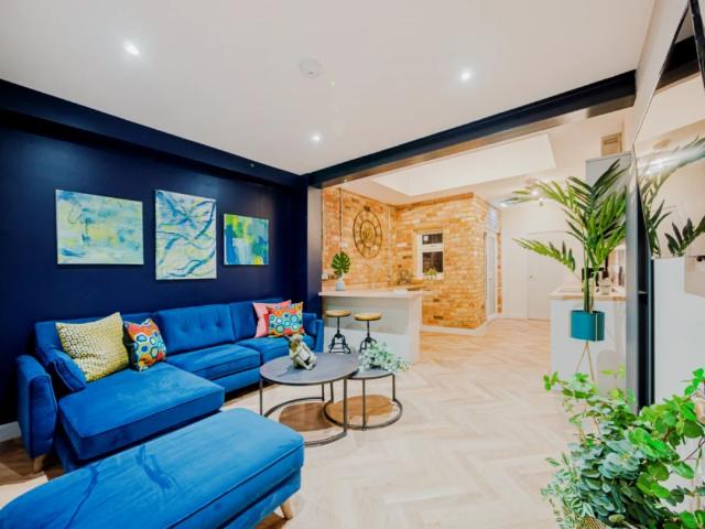 5 Bedroom, 1 Bathroom