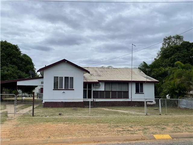 5 Bedroom 1 Bathroom Property