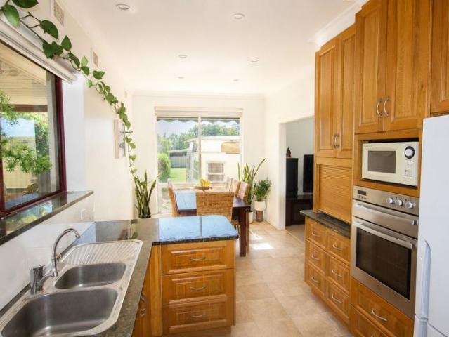 5 Bedroom 2 Bathroom Family Home
