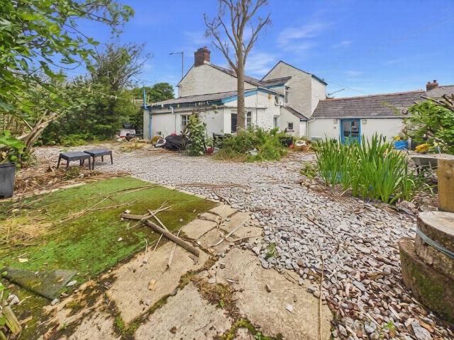 5 bedroom cottage for sale