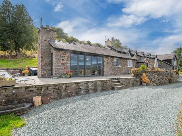 5 bedroom cottage for sale