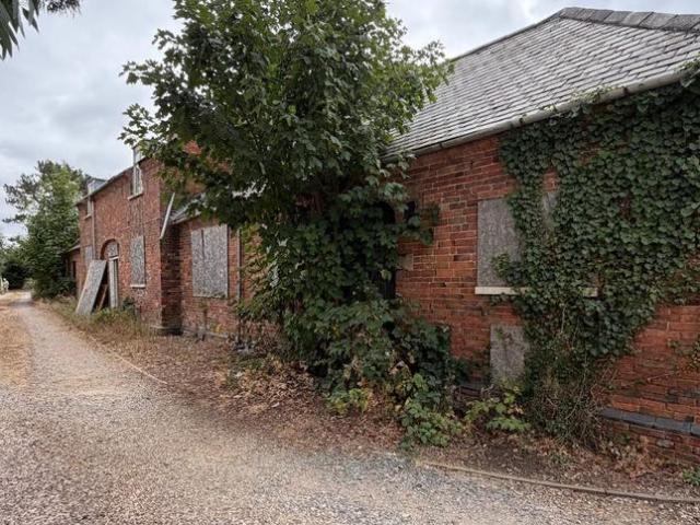 5 bedroom cottage for sale