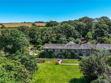 5 bedroom cottage for sale