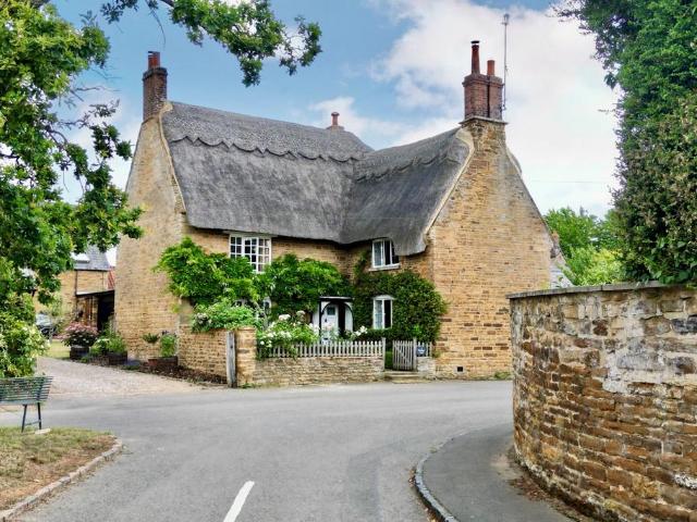 5 bedroom cottage for sale