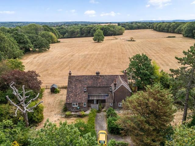 5 bedroom cottage for sale