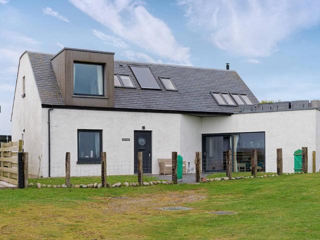 5 bedroom cottage for sale