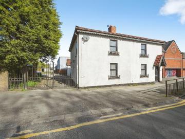 5 bedroom cottage for sale