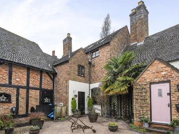 5 bedroom cottage for sale