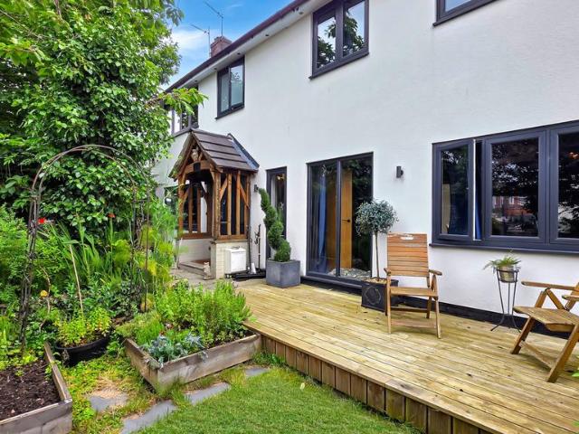 5 bedroom cottage for sale