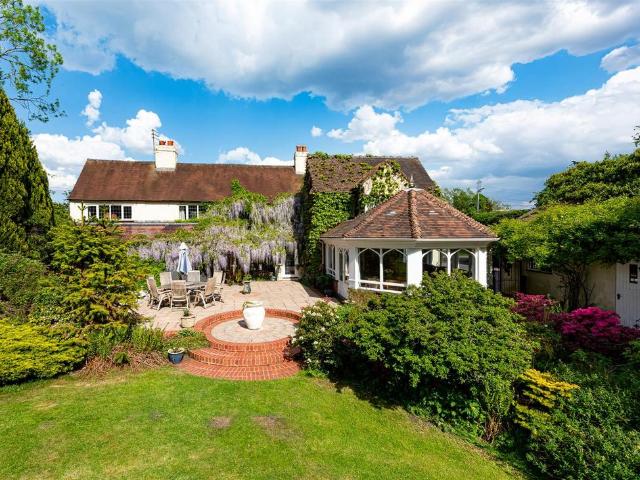 5 bedroom cottage for sale