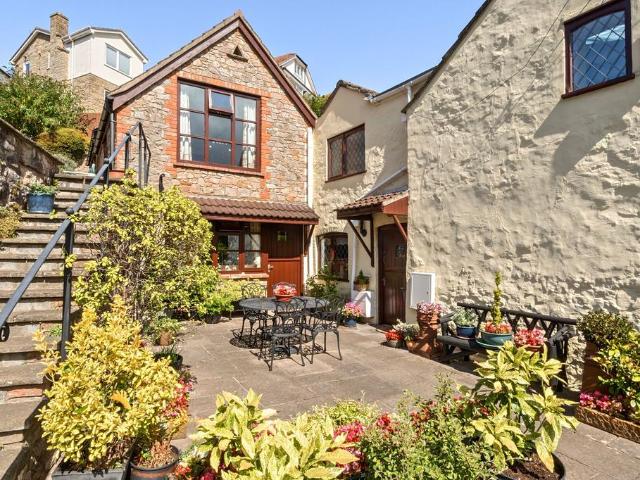 5 bedroom cottage for sale
