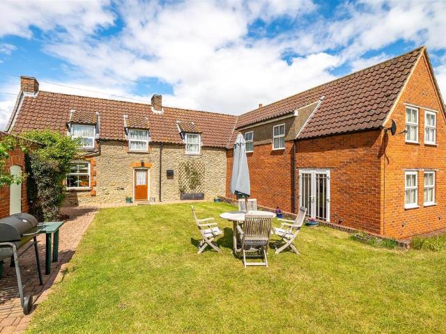 5 bedroom cottage for sale