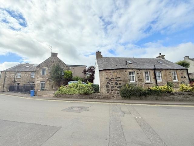 5 bedroom cottage for sale