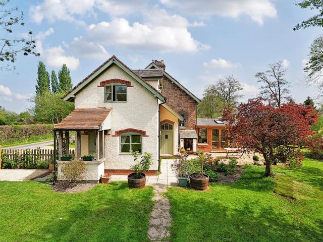 5 bedroom semi detached house for sale