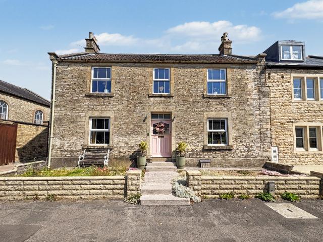 5 bedroom cottage for sale
