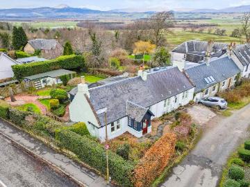 5 bedroom cottage for sale
