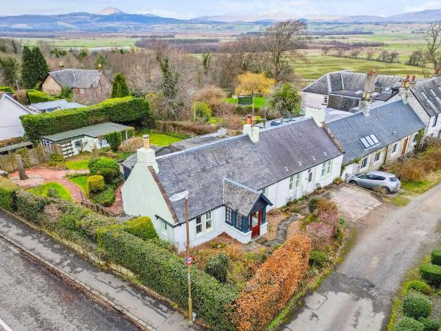 5 bedroom cottage for sale
