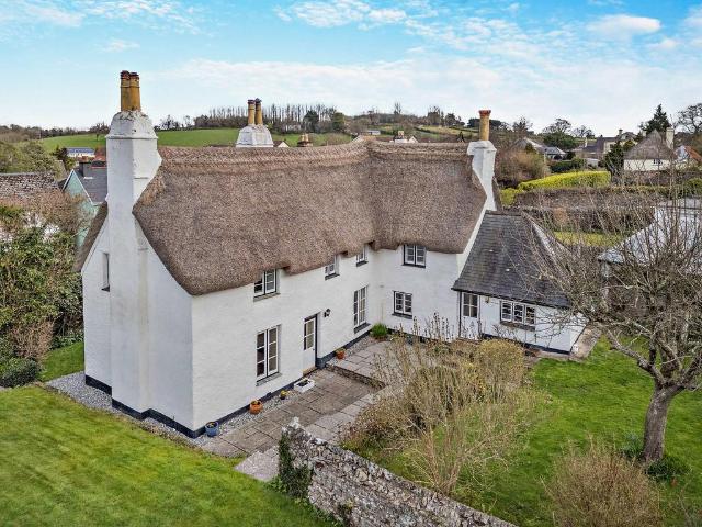 5 bedroom cottage for sale