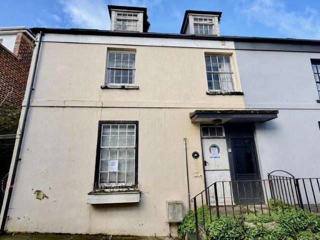 5 bedroom cottage for sale