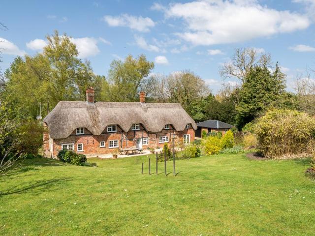 5 bedroom cottage for sale