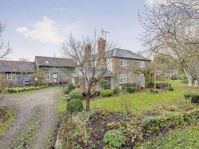 5 Bedroom Cottage House