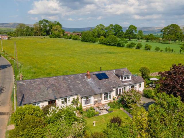 5 Bedroom Cottage House