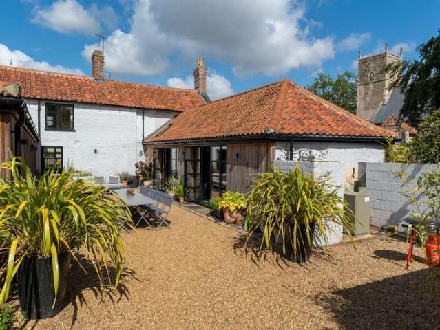5 Bedroom Cottage House