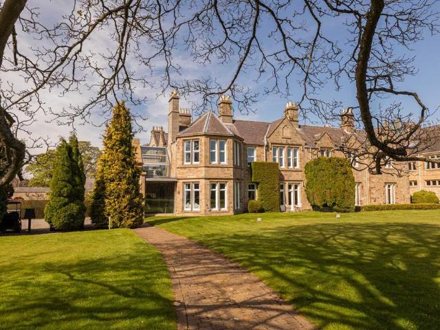 5 bedroom country house for sale