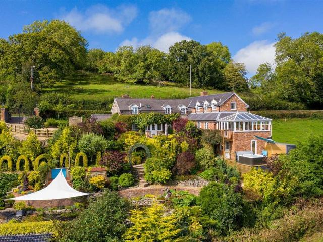 5 bedroom country house for sale