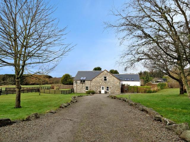 5 bedroom country house for sale