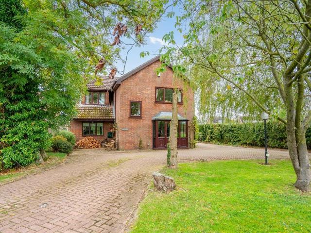 5 bedroom country house for sale