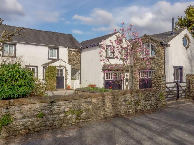 5 bedroom country house for sale