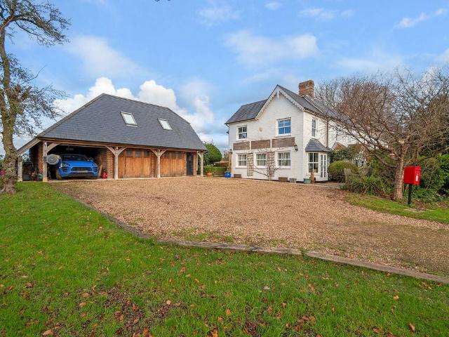 5 bedroom country house for sale