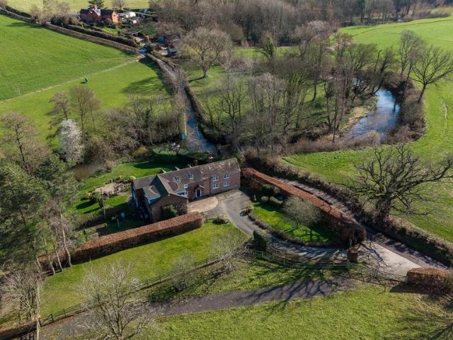 5 bedroom country house for sale