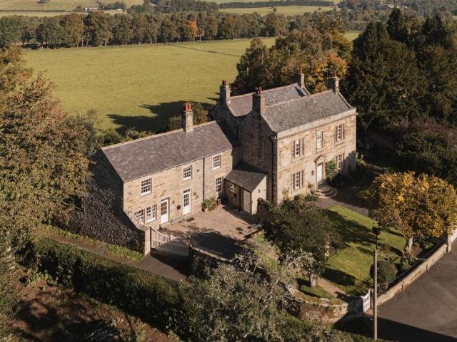 5 bedroom country house for sale
