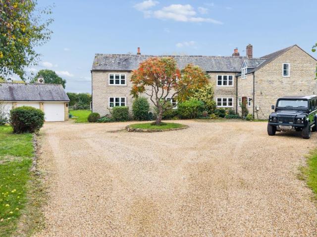 5 bedroom country house for sale