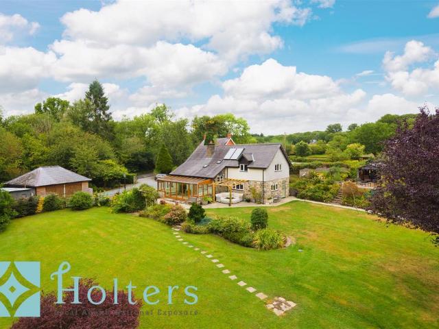 5 bedroom country house for sale