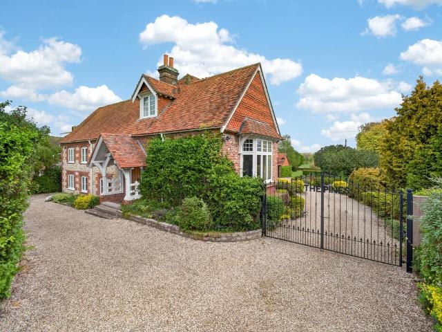 5 bedroom country house for sale