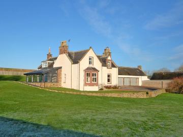 5 bedroom country house for sale