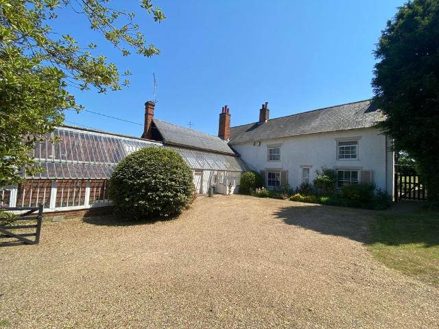 5 bedroom country house for sale