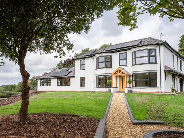 5 bedroom country house for sale